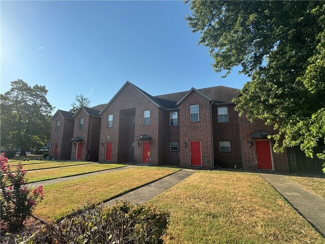 Photo - 611 W Grove Ave