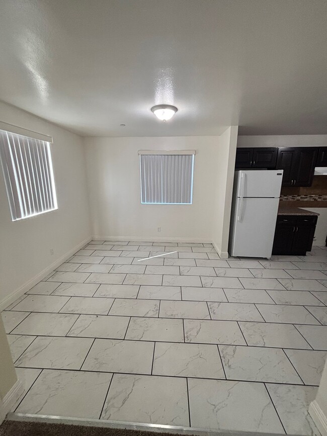 Photo - 139 E 110th St