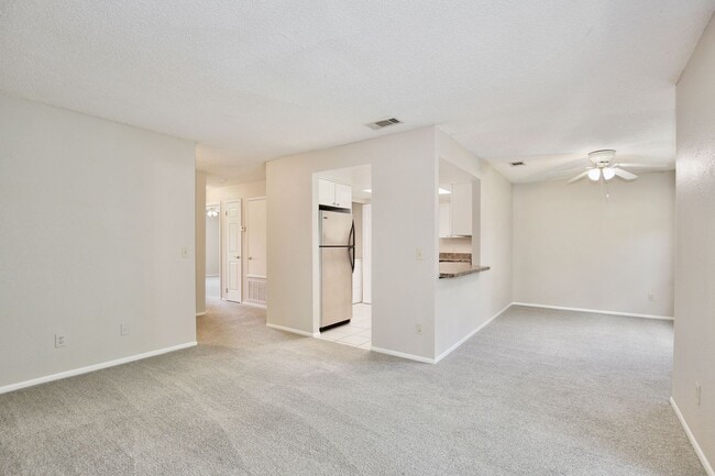 Photo - Spacious 2/2 Condo in Hawthorne Village - Orlando! Available Now!