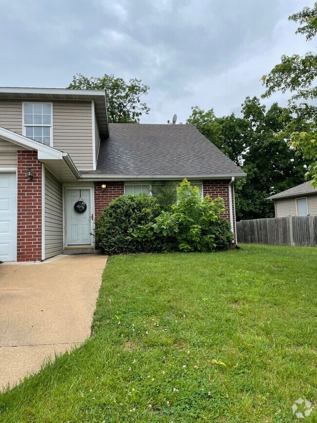 Building Photo - 1591-1593 N Doulton Dr Unit 1593 Rental