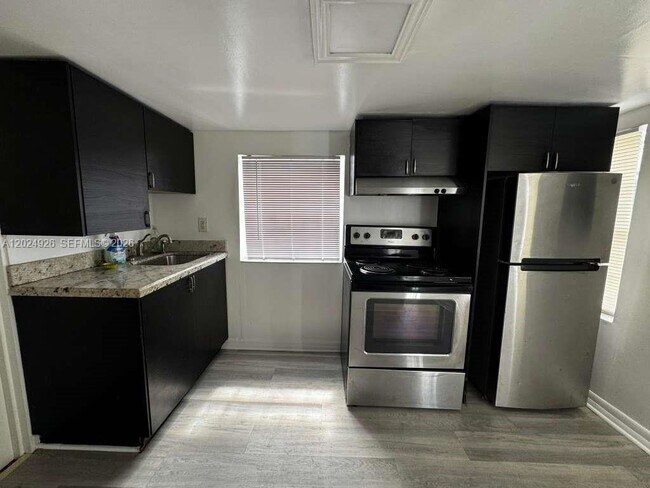 Photo - 1121 NW 40th St Unit 3