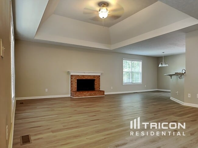 Photo - 2114 Lindley Ln