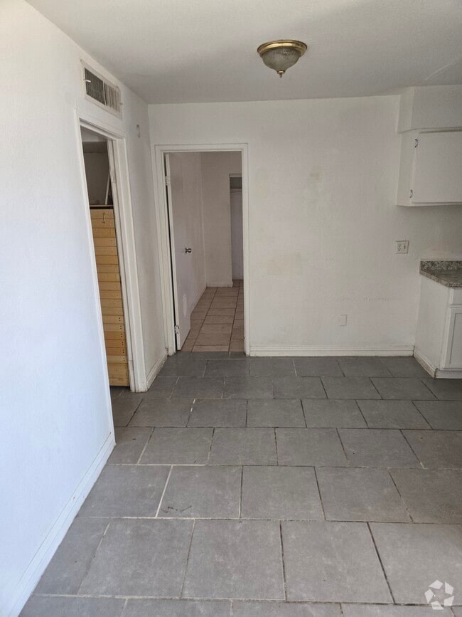 Building Photo - 1300 N 22nd St Unit 1 Rental