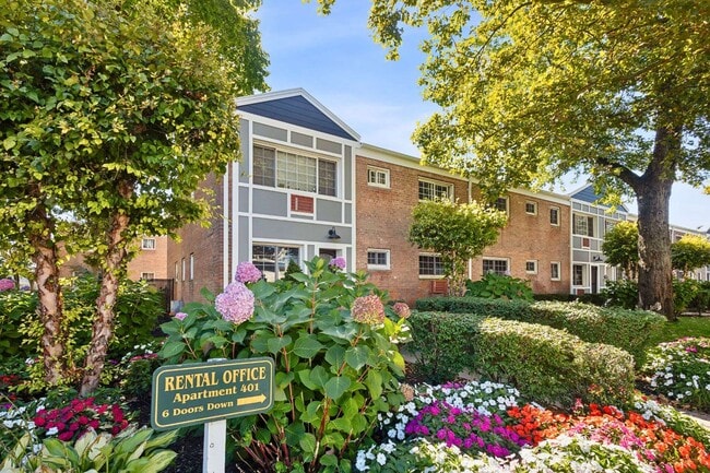 Eagle Rock Apartments at Carle Place