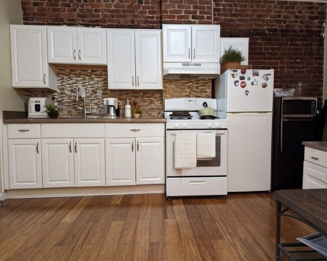 Photo - 147 Meridian St Unit 4