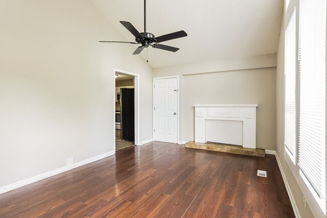Photo - 3248 Larabee Ln