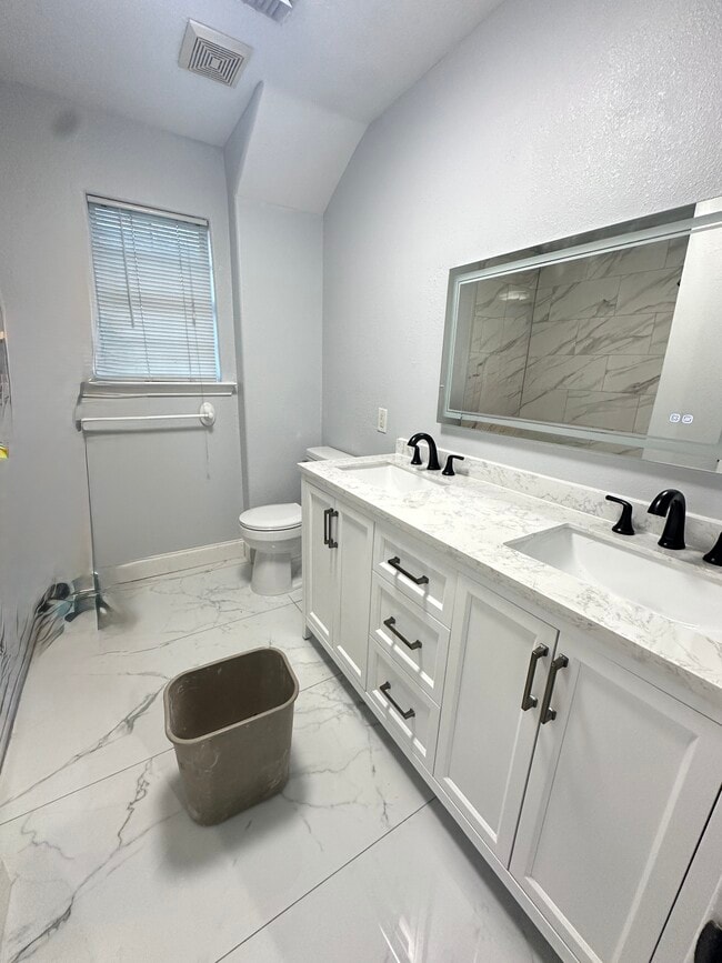 Photo - 6434 Tadlock Ln Unidad Apt A