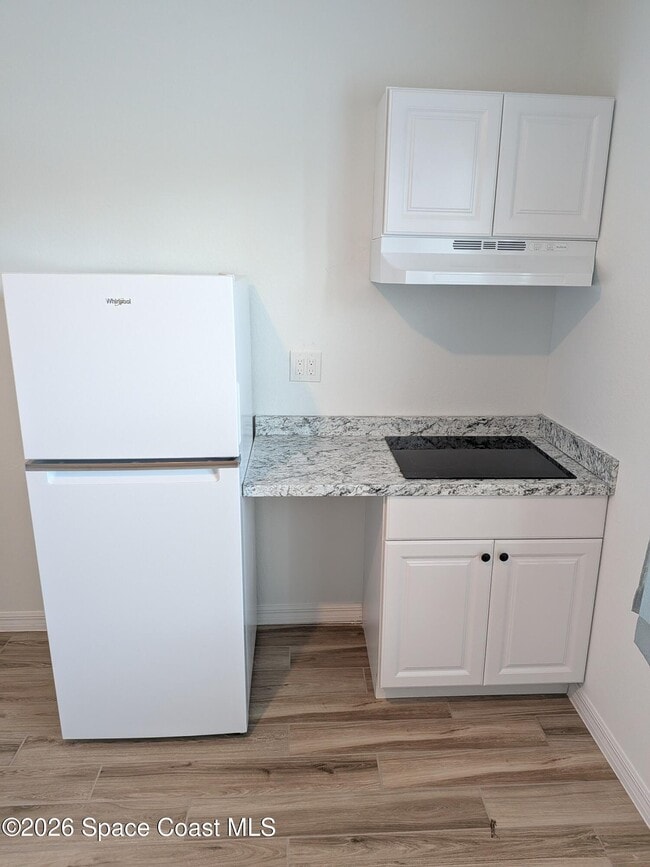 Photo - 559 Oldenberg St SW