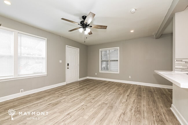 Photo - 943 Saranac St