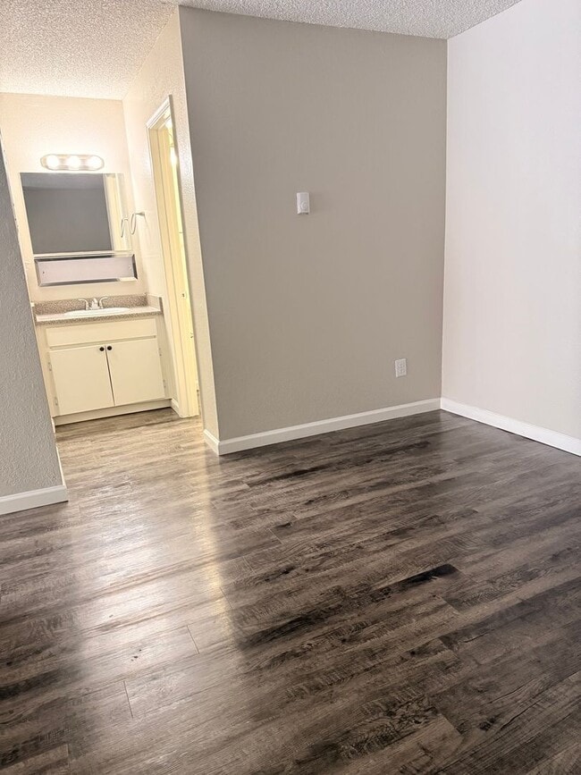 Photo - **MOVE IN SPECIAL** $500 off the rent Come and apply today!! Unidad 268