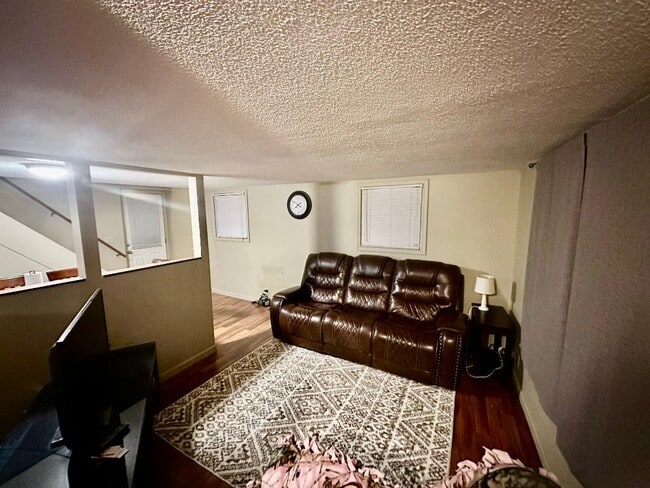 Building Photo - 5816 NY-5 Unit Apt B