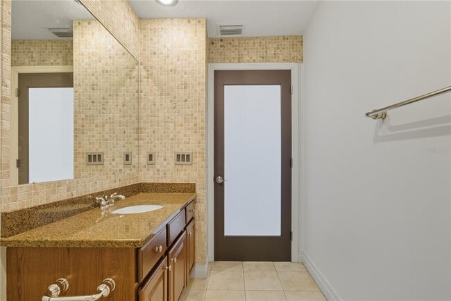 Photo - 449 S 12th St Unidad 1504