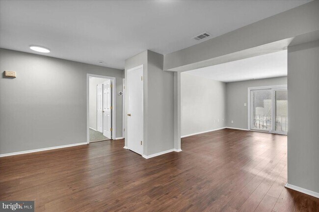 Photo - 915 Silver Ct