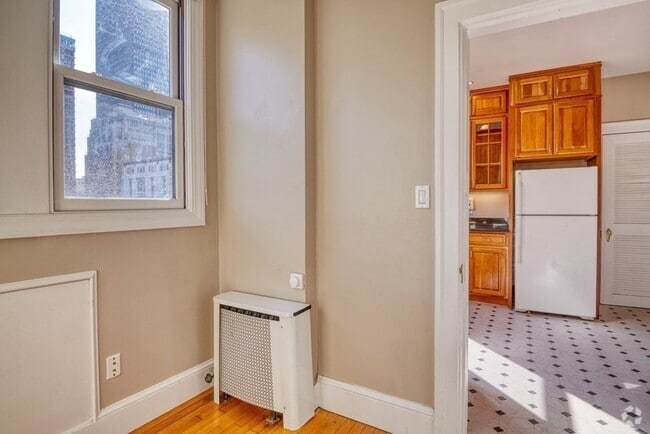 Building Photo - 229 Newbury St Unit 6 Rental