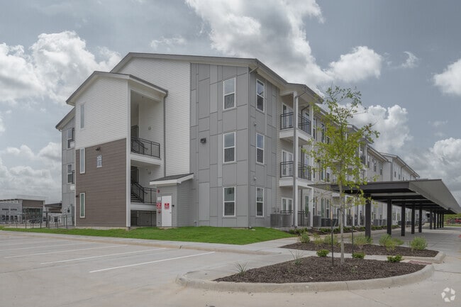 Building Photo - Birchway Quarry Falls