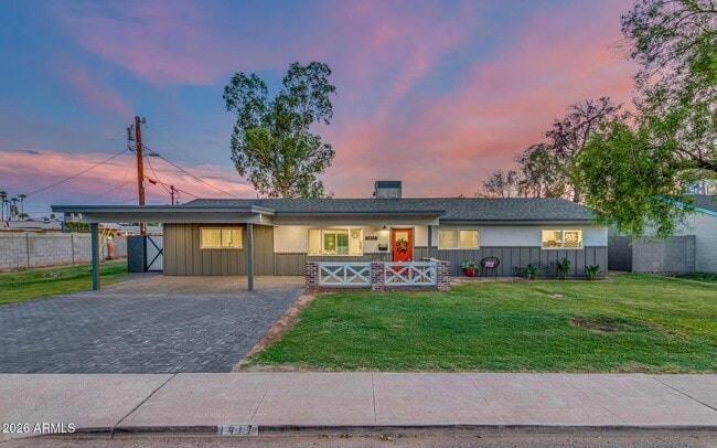 Building Photo - 1417 E Whitton Ave