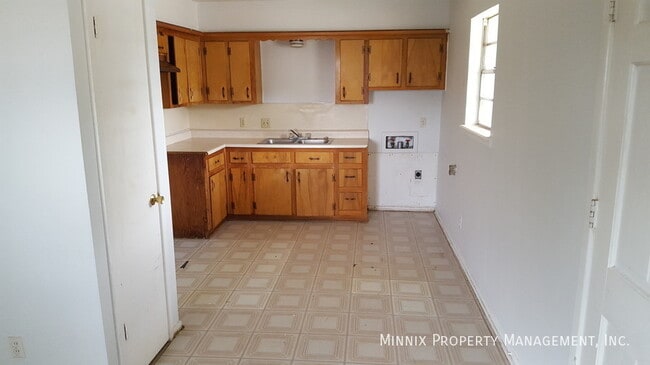 Photo - 701 W 4th St