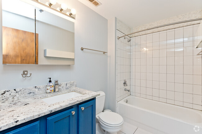 Building Photo - 1500 W Monroe St Unit #  0410 Rental