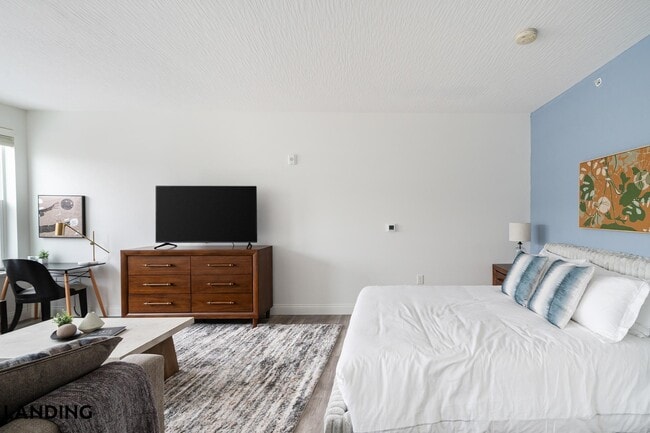 Photo - 210 W 5th Ave Unidad 620