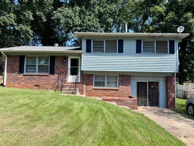 Building Photo - 430 Windsor Dr