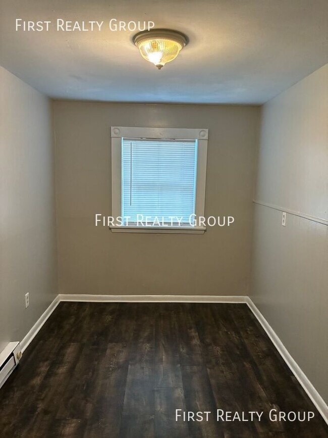 Photo - 140 E Market St Unit #B