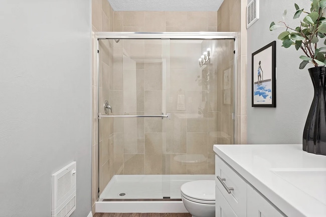 Photo - 10524 Clifton Blvd Unidad 201