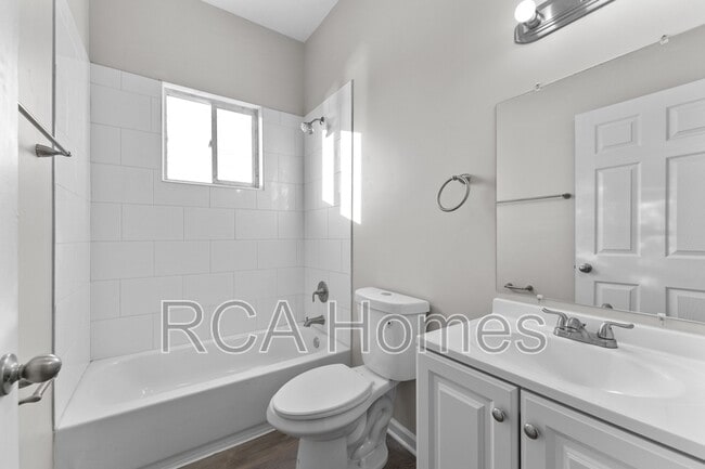 Photo - 2912 N Kenwood Ave