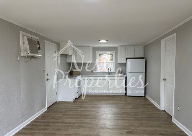 Photo - 2515 Douglas Rd