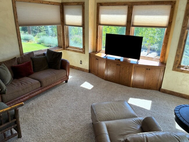 Photo - 374 B Ensign Dr