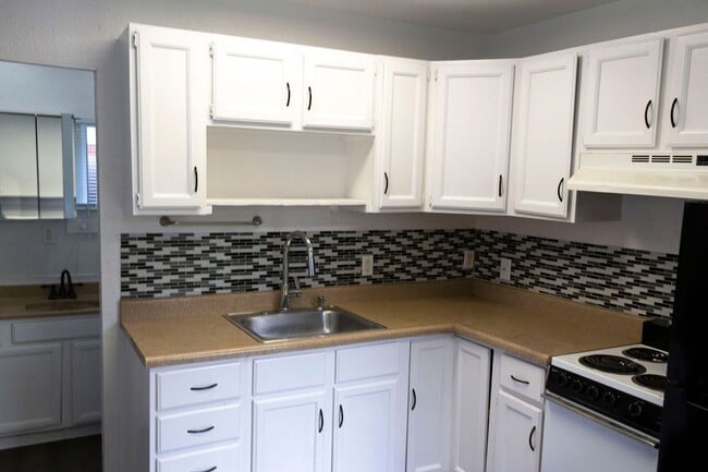 Photo - 2430 Burtis Ave