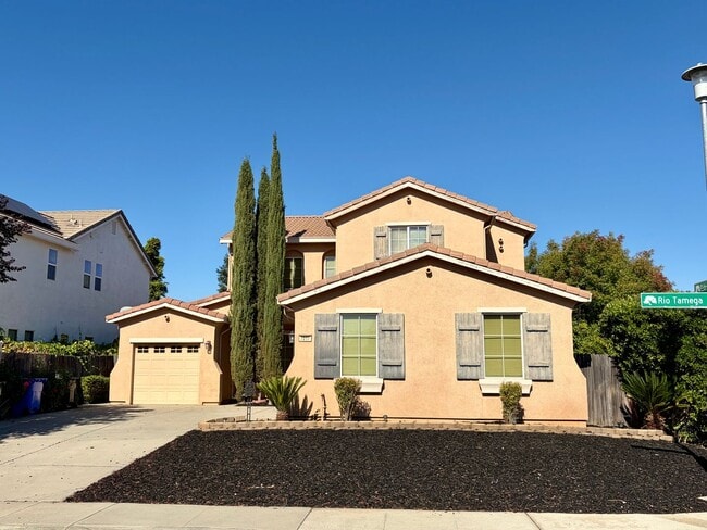 Building Photo - Discover Your Dream Home in Elk Grove!
