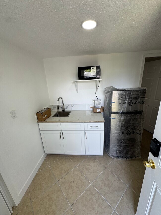 Photo - 1721 Manor Dr Unit Studio