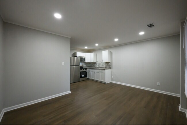 Photo - 195 E Charles St