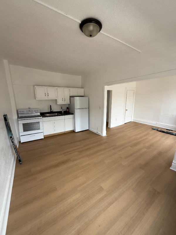 Building Photo - 118 E 3rd St Rental