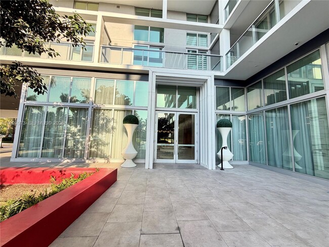 Photo - 2000 Metropica Wy Unit 2208