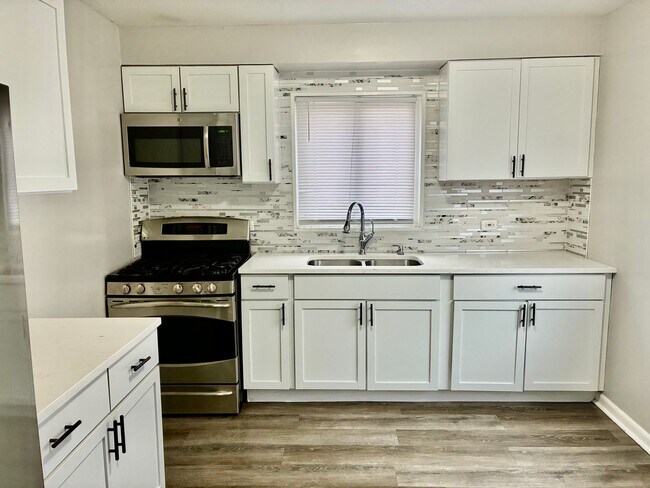 Photo - Gorgeous 3bed 1bath Single family house