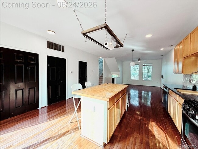 Photo - 7621 Woodward Ave