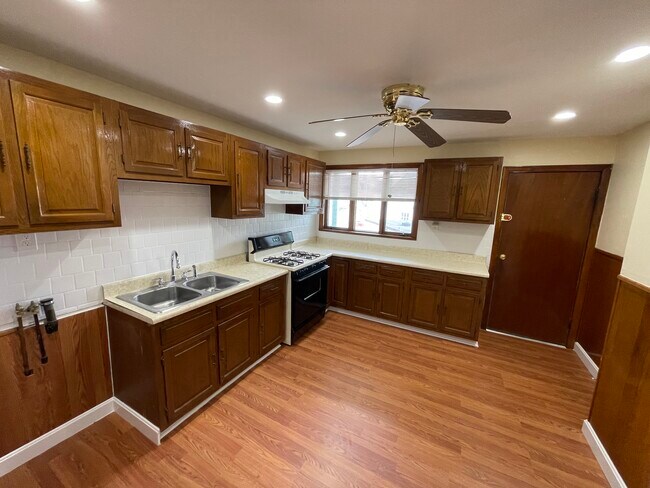 Photo - 227 Holland St Unit 2