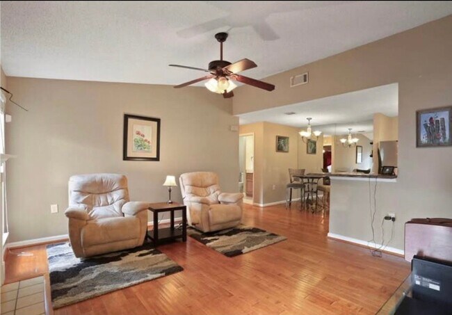 Photo - 642 Granville Ct Unidad 642