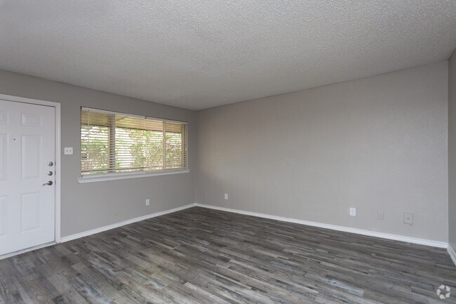 1BR,1BA - 572SF BUCKINGHAM A1 - LIVING AREA - UPPER E APARTMENTS