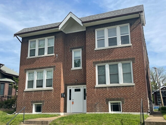 Building Photo - 4919 Lansdowne Ave Unit 1E