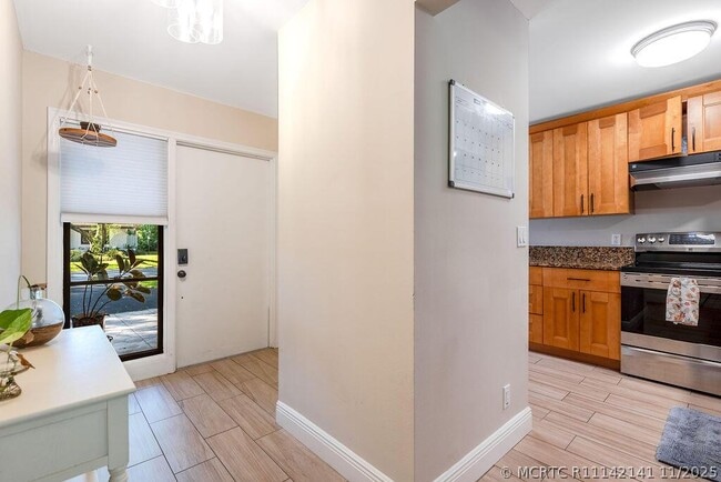 Photo - 4143 Palm Forest Dr N