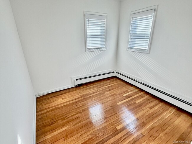 Photo - 211 W Walnut St