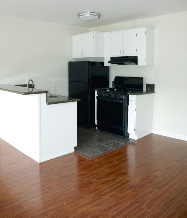 Kitchen - Maplewood Court