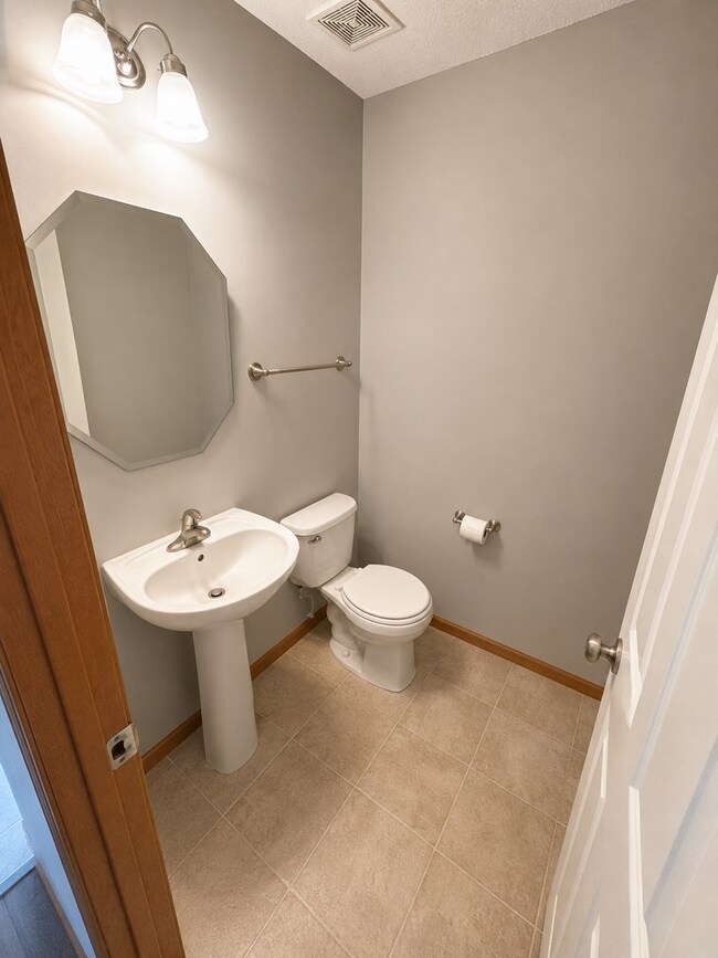 Photo - 7384 147 Ln NW