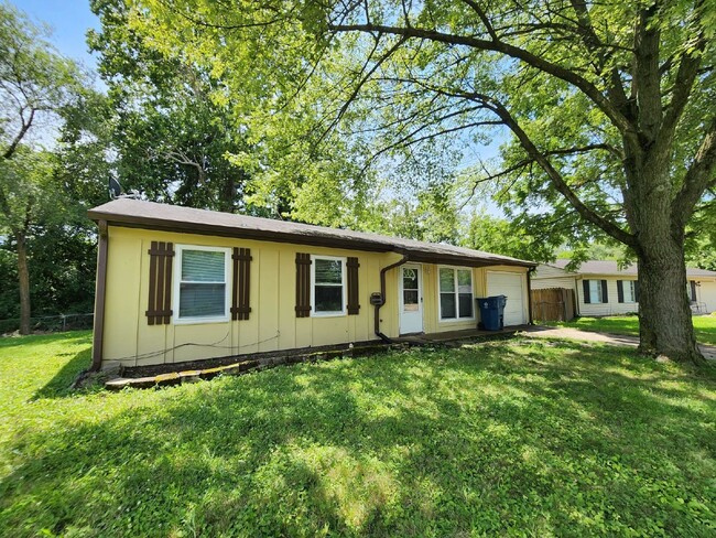 Charming 3 Bedroom Indianapolis Rental wit... - Charming 3 Bedroom Indianapolis Rental wit...