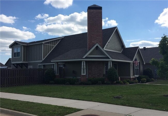 Photo - 3801 S W Capstone Ave