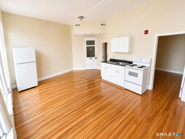 Photo - 105 Bank St Unit 2E