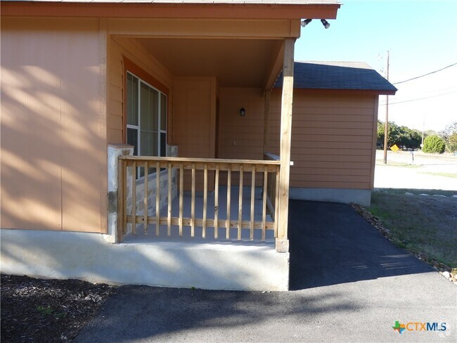Building Photo - 450 Twin Elm Dr Rental