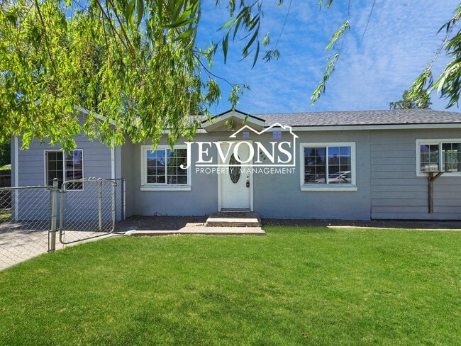 3-bedroom home near Yakima Valley College ... - 3-bedroom home near Yakima Valley College ...